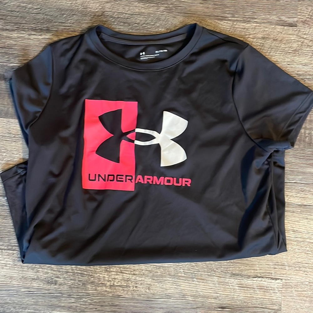 Women’s Under Armour shirt